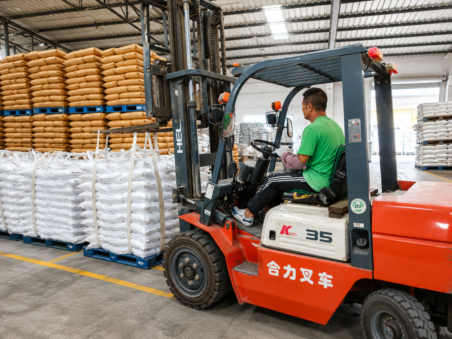 Derniers blogs de l'entreprise sur Entrepôt de produits de marquage routier HuaQun, stockage fiable et approvisionnement efficace pour les projets mondiaux de sécurité routière